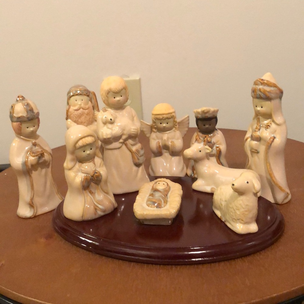 11 piece Nativity scene